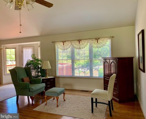 402 Clover St, Etters, PA 17319-8828