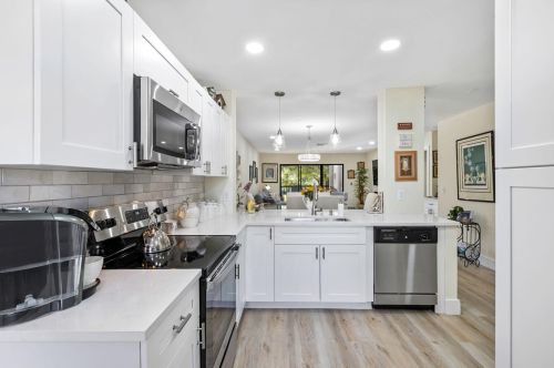 42 Stratford Ln, Boynton Beach, FL 33436-6313
