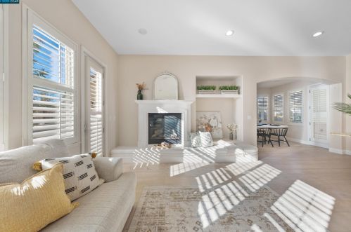 1733 Campanula Dr, San Ramon CA  94582-5155 exterior