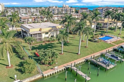 898 Panama Ct, Marco Island, FL 34145-6228