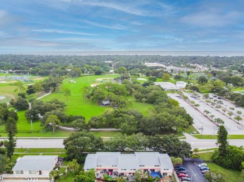 5855 16th St, Saint Petersburg, FL 33703-1025