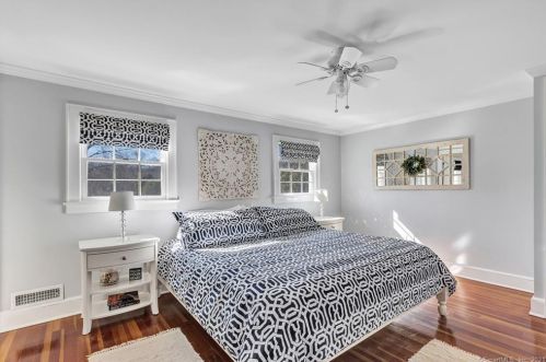 136 Vlg Rd, Huntington CT 06484-1778 exterior