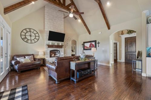 7662 Ben Day Murrin Rd, Fort Worth, TX 76126-9384