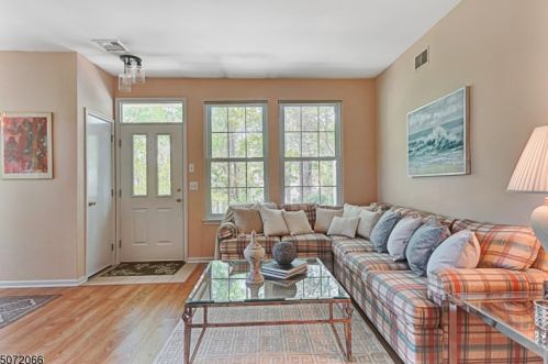 47 Pheasant Brook Ct, Bedminster NJ  07921-2040 exterior