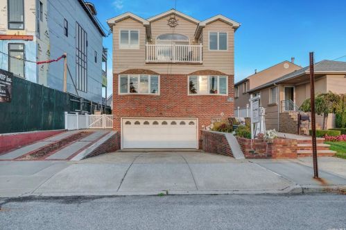 422 Beach 146th St, Far Rockaway, NY 11694-1008