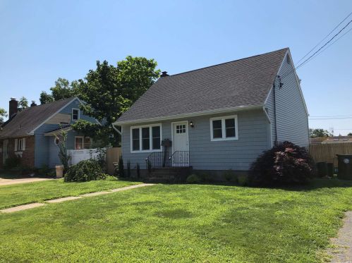 306 Aster Rd, West Islip, NY 11795-2820