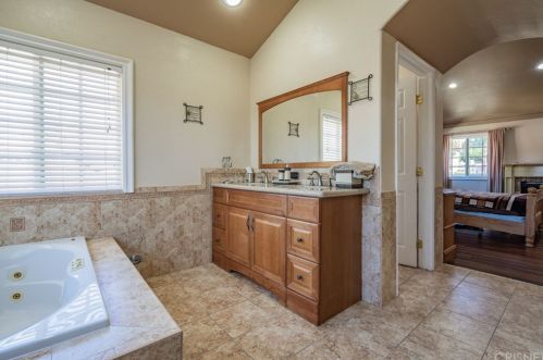 2828 Inyo Cir, Simi Valley CA 93063-2002 exterior