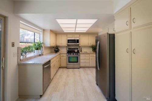 708 Montclair Dr, Santa Rosa CA  95409-2822 exterior