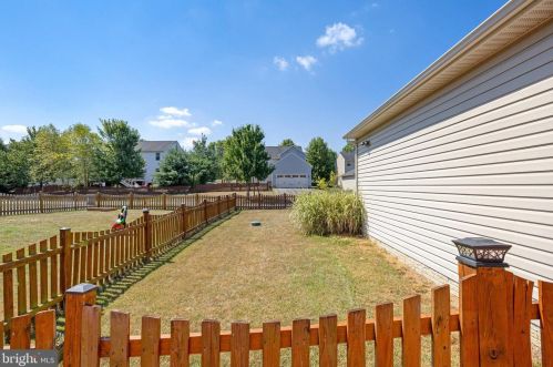 11 Broad Way, Lovettsville VA  20180-8608 exterior