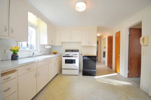 11 Hiram Ln, Bloomfield CT  06002-1224 exterior