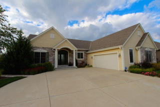 3922 Oakmont Trl, Waukesha, WI 53188-2534
