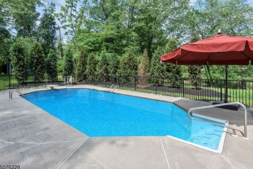 845 Vosseller Ave, Martinsville NJ  08836-2387 exterior