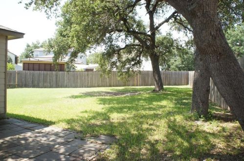 224 Wildwood Dr, Georgetown TX  78633-5167 exterior