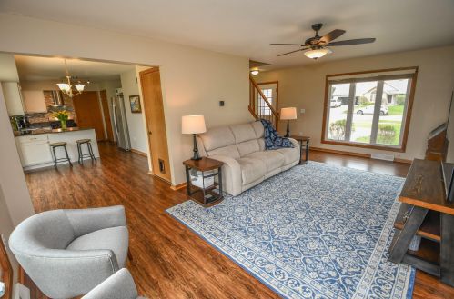 641 Small Farm Rd, Mukwonago, WI 53149-1462