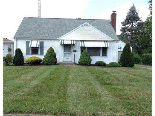 4111 Grand Dr, Canton, OH 44708-5413