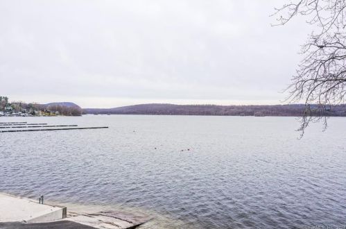 75 Candle Hill Rd, Danbury CT  06812-2412 exterior