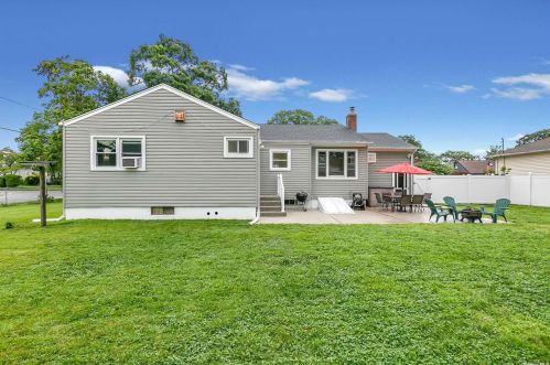 495 Delaware Ave, North Lindenhurst NY  11757-3410 exterior