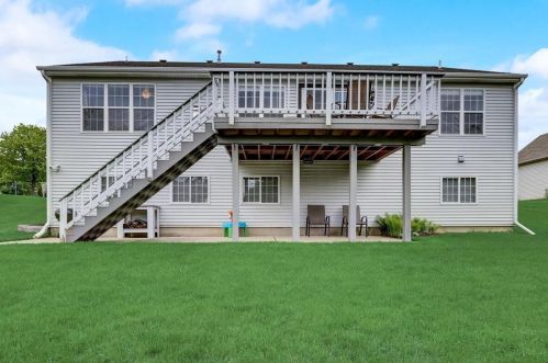947 Hickory Creek Dr, Oconomowoc, WI 53066-3585