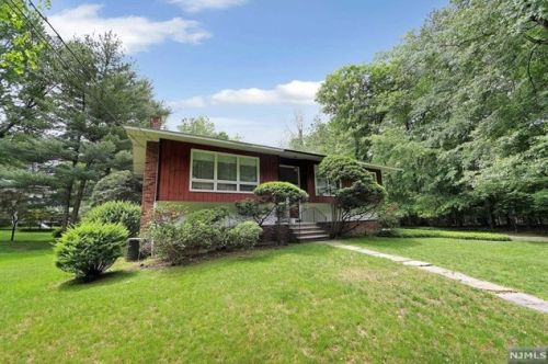 310 Glen Ave, Harrington Park, NJ 07640-1443
