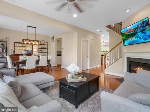 131 Fortnightly Blvd, Herndon, VA 20170-3753