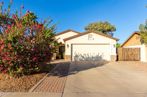 4902 Lindner Dr, Glendale, AZ 85308-3464