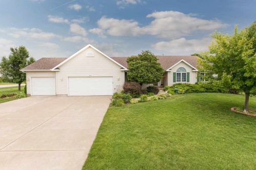 4812 White Post Rd, Panarama Park, IA 52722-5409