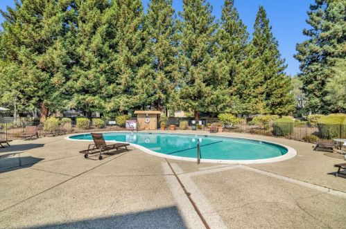 1031 Crestview Dr, Mountain View CA  94040-3457 exterior