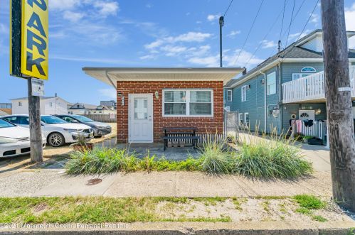 41 Hamilton Ave, Pelican Island, NJ 08751-2529