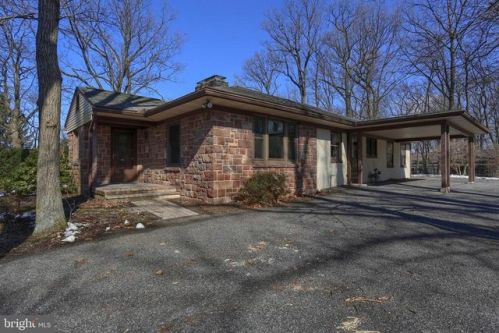 27 Orchard Rd, Lancaster, PA 17601-3227