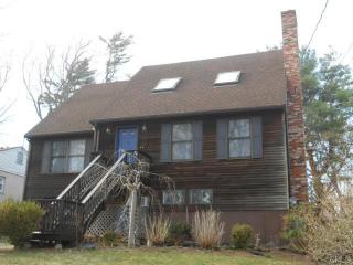 84 Chatham Ter, Bridgeport, CT 06606-2321