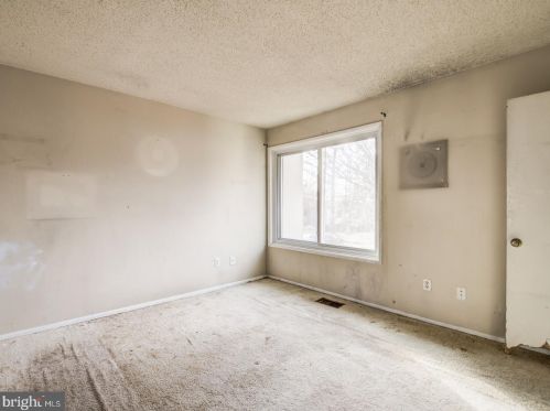 2238 Southgate Sq, Herndon VA  20191-1229 exterior