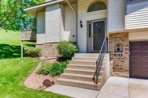 4313 Clemson Cir, Saint Paul MN 55122-4818 exterior