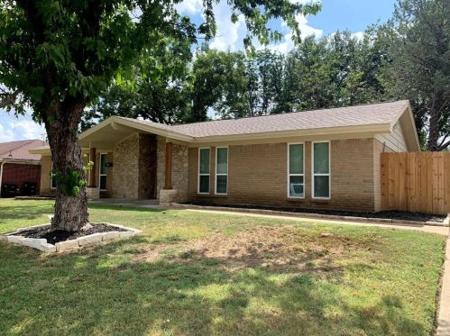1301 Lyric Dr, Fort Worth, TX 76134-4418