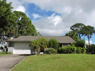 674 Gay Ave, Sebastian, FL 32958-4432