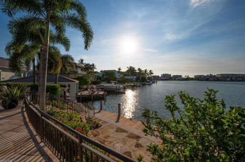 3111 Leeward Ln, Naples, FL 34103-4041
