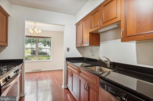 895 Sturbridge Ln, Lansdale, PA 19446-5278