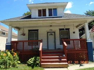 2015 Lasalle St, Racine, WI 53402-4633