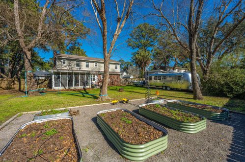 725 Chatter Rd, Mount Pleasant SC  29464-5116 exterior