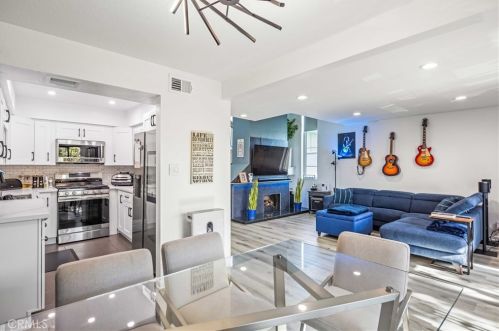 4425 Whitsett Ave, North Hollywood, CA 91604-1385