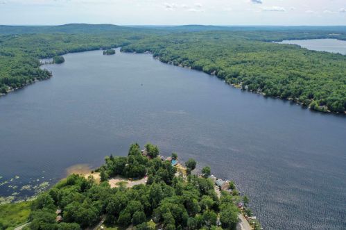 99 Lk Shr Dr, Northwood NH  03261-3707 exterior