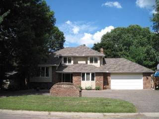 7460 Mississippi Dr, Champlin, MN 55316-2126