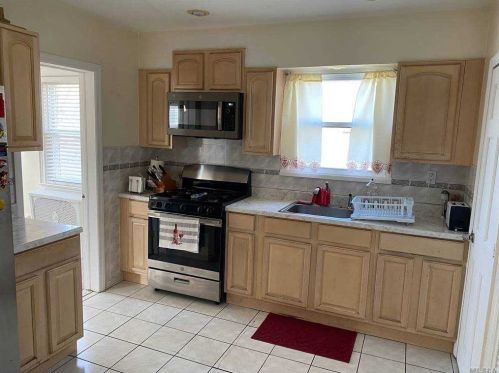 217-09 133rd Ave, Jamaica, NY 11413-1207