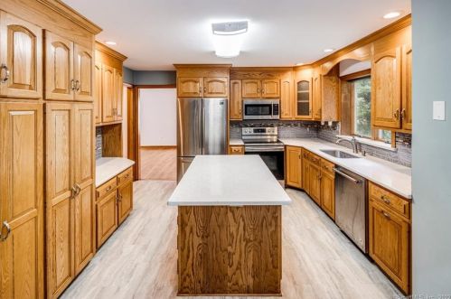 25 Red Clover Rd, New Hartford, CT 06057-3612