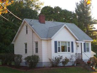 2 Grandview Ave, North Greenbush, NY 12198-8100