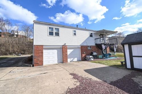 2892 Abbey Ln, Library, PA 15129-8825