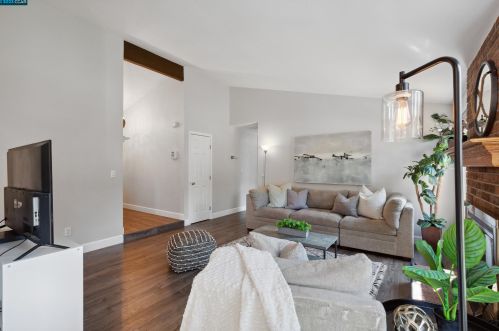 857 Santa Susana Way, West Pittsburg, CA 94565-4513