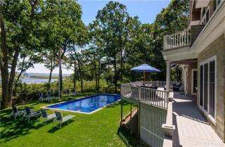 1455 Meadow Beach Ln, Mattituck, NY 11952-2652
