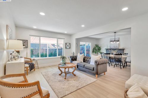 3877 Harbor St, West Pittsburg CA  94565-6137 exterior