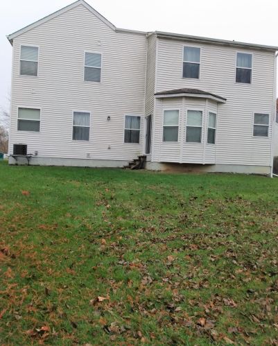 1213 Streamview Dr, Blacklick, OH 43004-5000