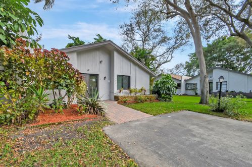 3686 Arelia Dr, Delray Beach, FL 33445-5739